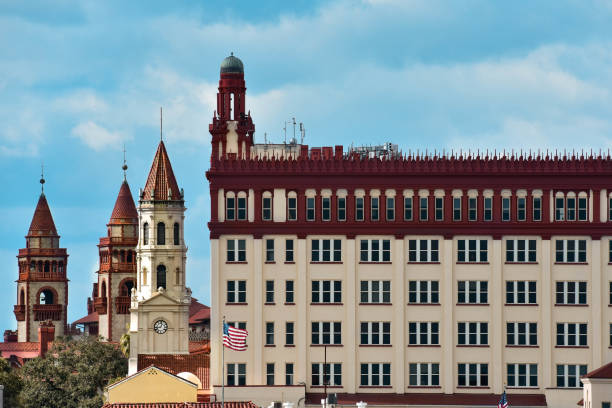 st. augustine, florida. 26 de enero de 2019. vista superior de la catedral basílica de san agustín en el casco antiguo de la costa histórica de florida. - saint augustine cathedral fotografías e imágenes de stock