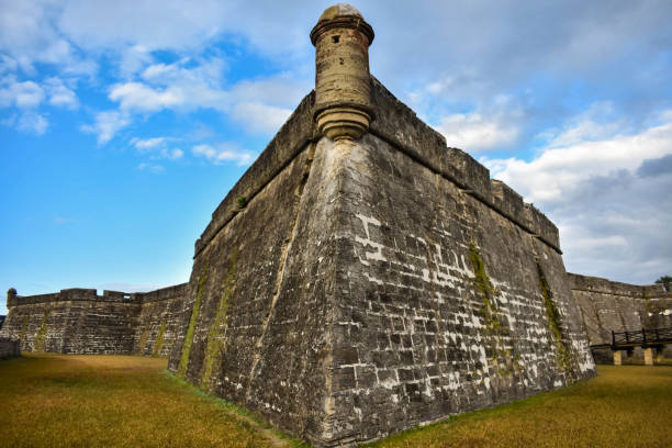 st. augustine, florida. janeiro 26, 2019. vista bonita de castillo histórico de san marcos na cidade velha na costa histórica de florida (5) - southern california palm tree beverly hills california california - fotografias e filmes do acervo