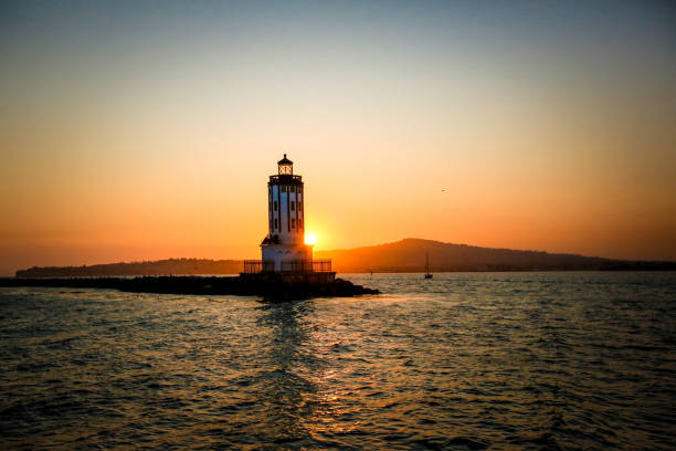 coucher du soleil phare de la harbor - long beach california lighthouse los angeles county photos et images de collection