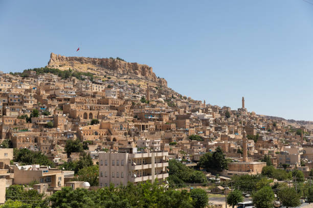 mardin-historische altstadt in der türkei-mesopotamischer hintergrund - midyat stock-fotos und bilder