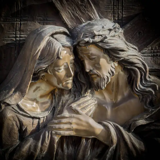 Photo of Jesus Christ and virgin Mary bronze statue.