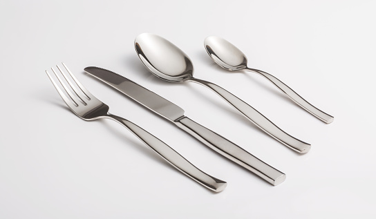 Tenedor, cuchara y cuchillo aislado sobre fondo blanco photo