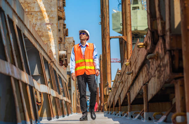 inspección - industrial ship dock worker engineer harbor fotografías e imágenes de stock