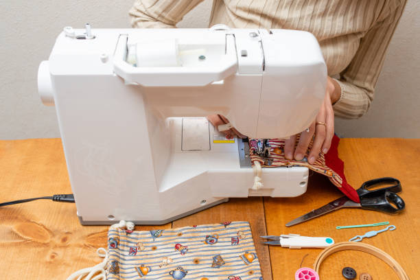 istock Woman to operate the sewing machine 1130701740
