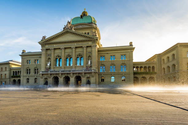 casa del parlamento federal de berna, edificio del parlamento suizo, berna, suiza - berna fotografías e imágenes de stock