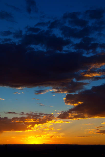 暗い乱流嵐不吉雲 - new mexico landscape sky ethereal ストックフォトと画像