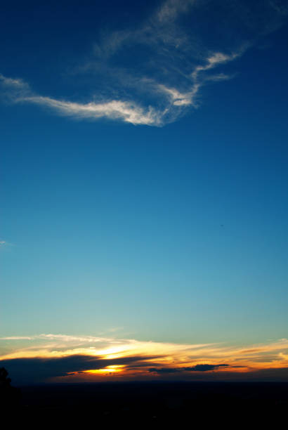 schöne sunset clouds und sky in new mexico - new mexico landscape sky ethereal stock-fotos und bilder