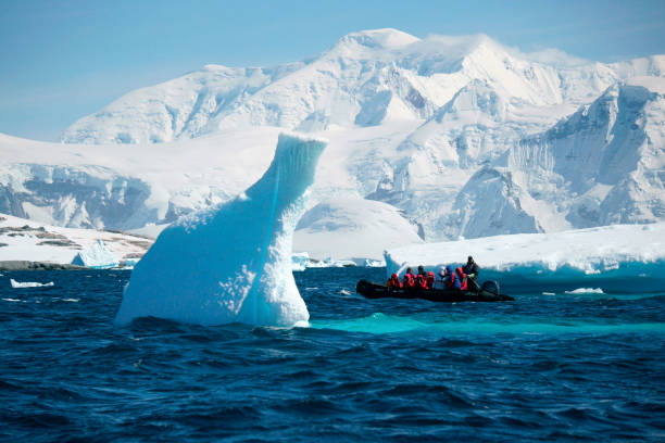 turistas antárticos - rough antarctica wintry landscape south pole - fotografias e filmes do acervo