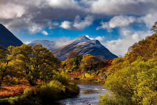 cloudy sky, river and mountains in connemara - passion mountain range mountain national park imagens e fotografias de stock