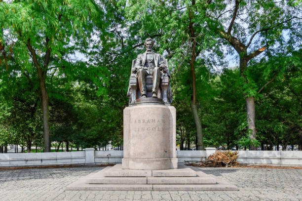 grant park 'ta abraham lincoln heykeli - grant park stok fotoğraflar ve resimler