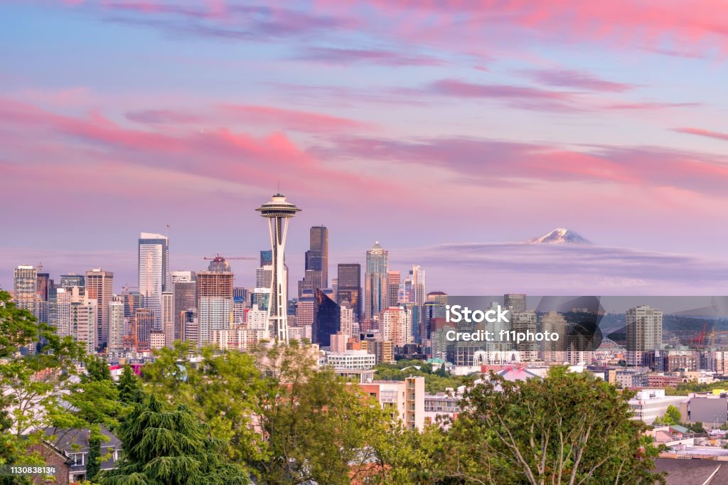 Seattle Skyline Panoraması Kerry Park 'tan görüldüğü gibi gün batımı - Royalty-free Seattle Stok görsel