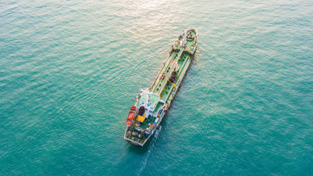 buque petrolero - supertanker fotografías e imágenes de stock