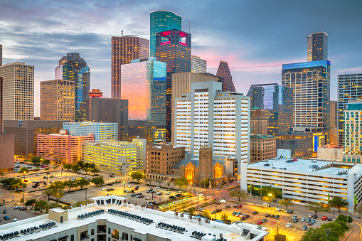 Houston, Texas, Estados Unidos Skyline del centro al anochecer photo
