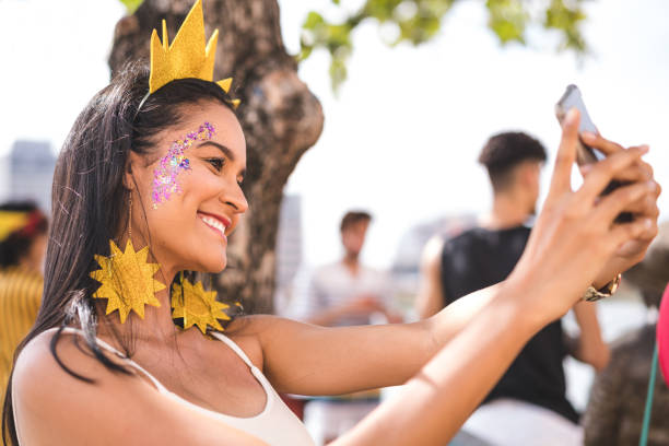 selfie - carnival mask women party foto e immagini stock