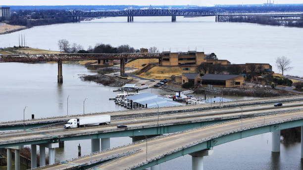 istock Bridge over Mississippi River at Memphis 1130944539