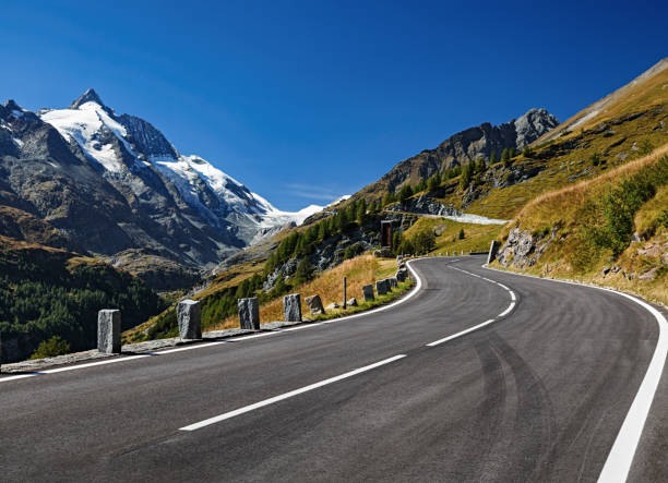 Grossglockner mountain and scenic High Alpine Road, Austria View of Grossglockner High Alpine Road grossglockner stock pictures, royalty-free photos & images