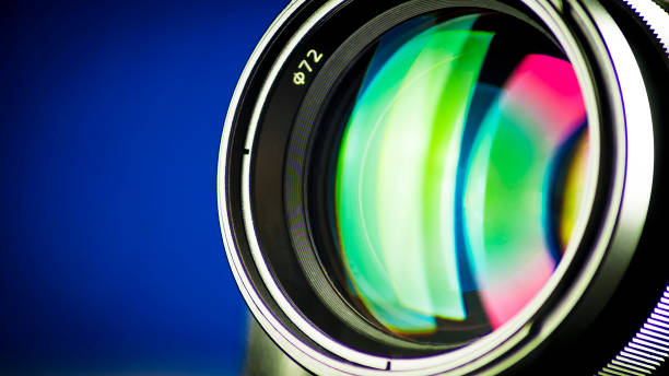 close-up da lente fotográfica, difração da luz - lighting technique aperture lens color image - fotografias e filmes do acervo