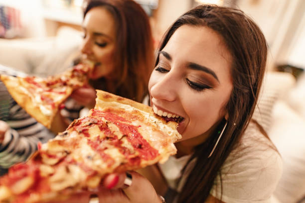 istock Friendship Spiced With Pizza 1130958959