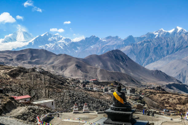 nepal-templo em muktinath, caminhada do circuito de annapurna - muktinath - fotografias e filmes do acervo