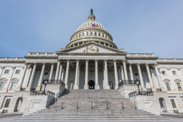 шаги, ведущие к капитолию сша - column corinthian government building federal building стоковые фото и изображения