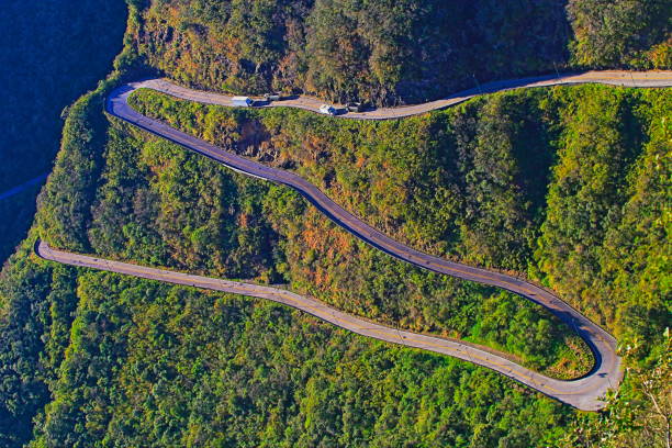 serra do rastro mountain road pass - santa catarina-southern brazil - green woods forest southern brazil imagens e fotografias de stock