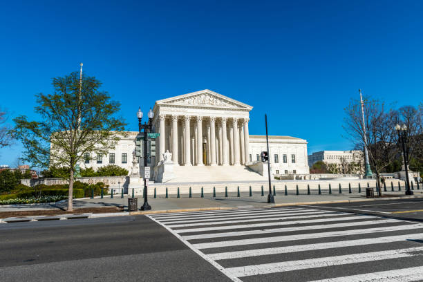 アメリカ合衆国最高裁判所への横断歩道 - us supreme court corinthian column classical greek ストックフォトと画像