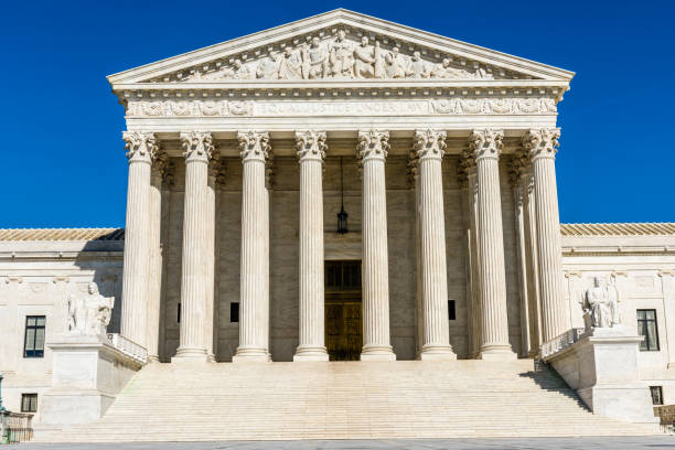 アメリカ合衆国最高裁判所に通じる階段 - us supreme court corinthian column classical greek ストックフォトと画像