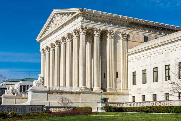 アメリカ合衆国最高裁判所ビル - us supreme court corinthian column classical greek ストックフォトと画像