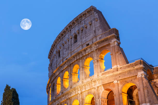 close-up view of the colosseum with full moon at night in rome - rome ancient rome skyline ancient imagens e fotografias de stock