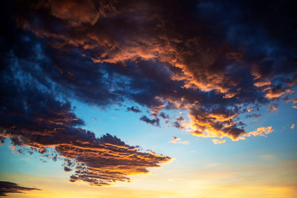 暗い乱流嵐不吉雲 - new mexico landscape sky ethereal ストックフォトと画像