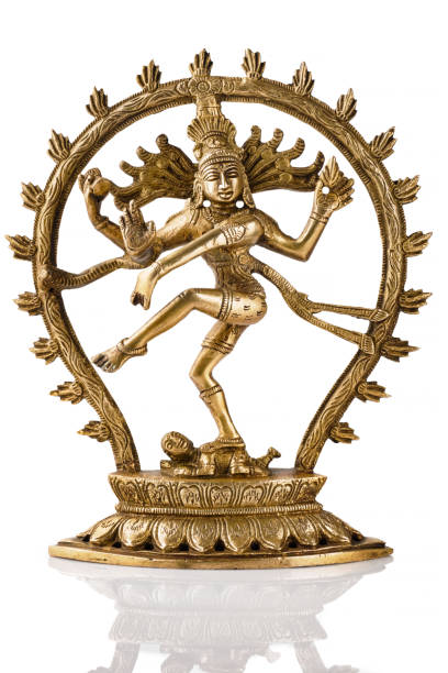 statua di shiva nataraja - signore della danza isolato - shiva hindu god statue dancing foto e immagini stock