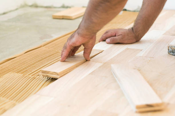 istock Improving the room with new parquet floor 1131037005