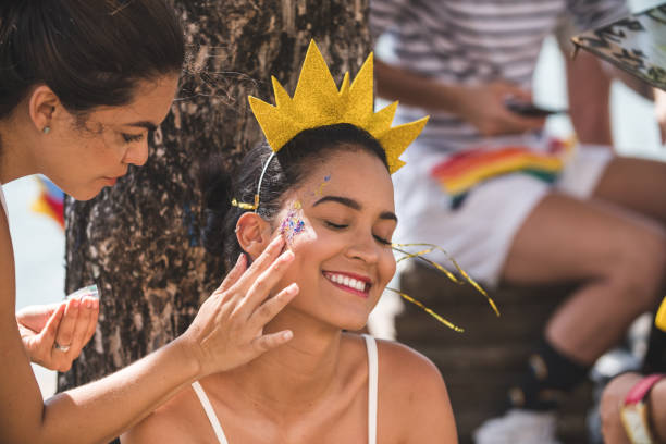istock Applying glitter on the skin 1131037873
