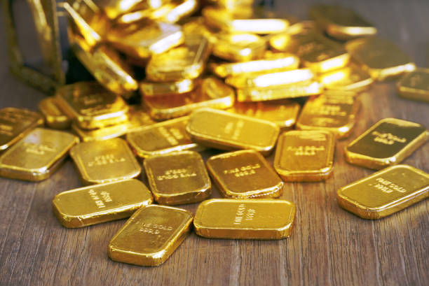 istock Gold bar spill out from treasure chest 1131080532