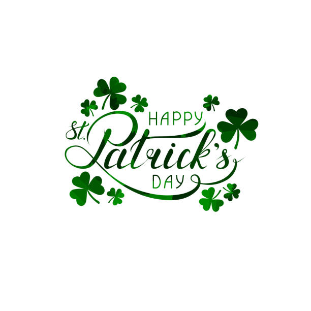 ilustraciones, imágenes clip art, dibujos animados e iconos de stock de happy st. patricks día de letras y formas de trébol. inscripción caligráfica manuscrita. elemento de diseño para tarjeta de felicitación, banner, invitación, postal, viñeta, flyer. ilustración vectorial - day patricks st patricks day clover