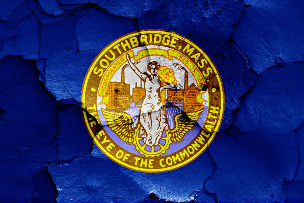 drapeau de southbridge, massachusetts - massachusetts flag state insignia photos et images de collection