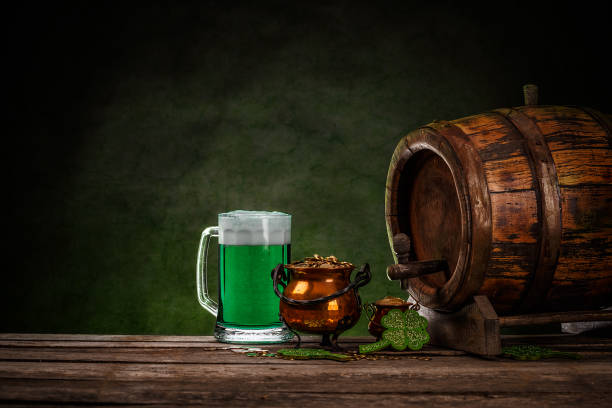 st. patrick es day still life - green beer fotos stock-fotos und bilder