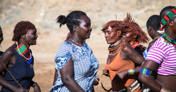 etiopia: cerimonia di salto con il toro - dancing africa ethiopian culture ethiopia foto e immagini stock