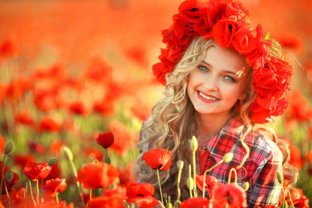 portrait of a girl on the street with a wreath of poppy flowers on the head - village traditional festival agricultural fair school carnival imagens e fotografias de stock