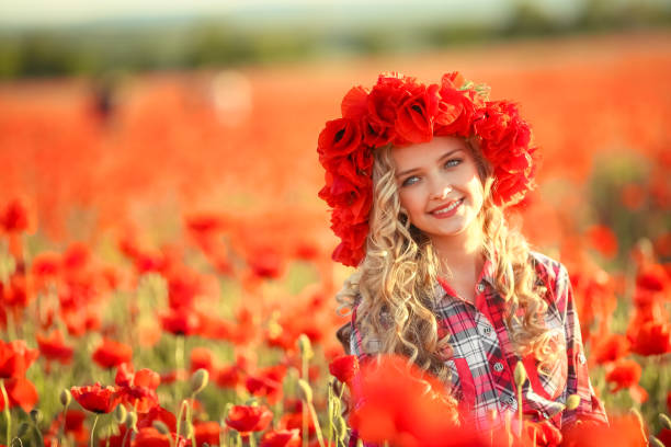 portrait of a girl on the street with a wreath of poppy flowers on the head - village traditional festival agricultural fair school carnival imagens e fotografias de stock