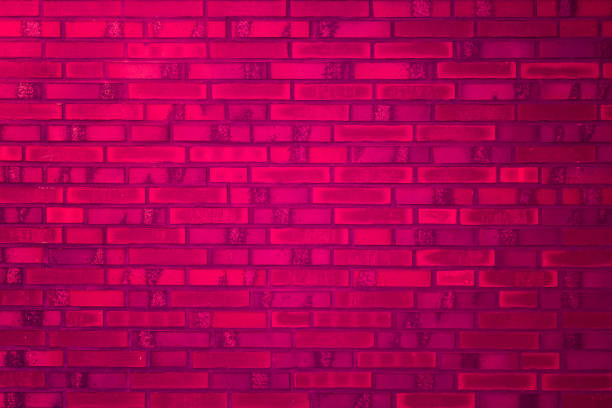 fondo de textura de pared de ladrillo rosa neón. patrón de textura de la pared de ladrillo de color magenta arquitectura. - architexture fotografías e imágenes de stock