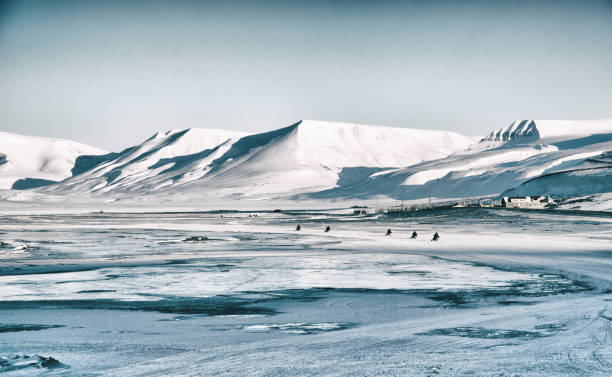 Spitzbergen scooter excursion with mountains in the background, close to Longyearbyen.