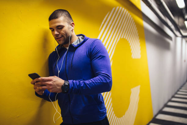 istock Setting the perfect playlist to get him motivated 1131193890