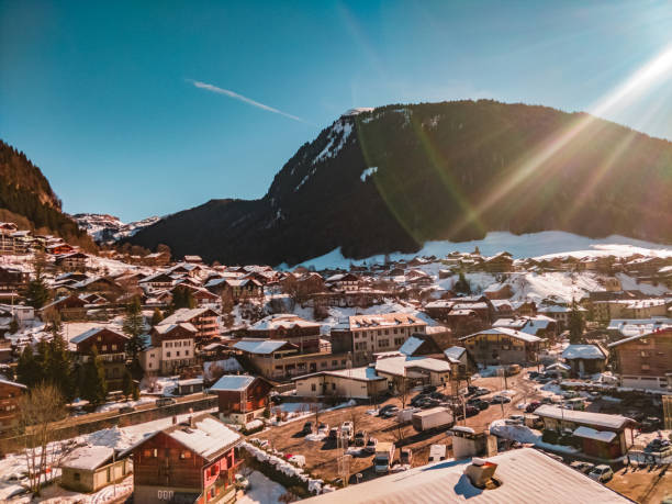 morzine aerial view snow city - apres ski snow winter european alps imagens e fotografias de stock