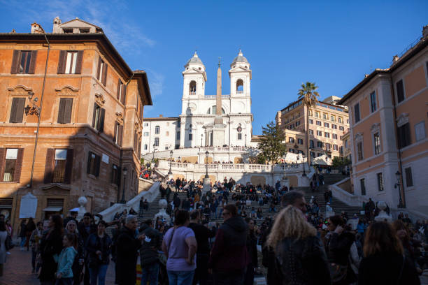 marches espagnoles - piazza di spagna spanish steps church trinita dei monti photos et images de collection