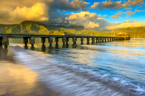 Island of Kauai in Hawaii Hanalei Bay at sunset on Kauai hanalei bay stock pictures, royalty-free photos & images