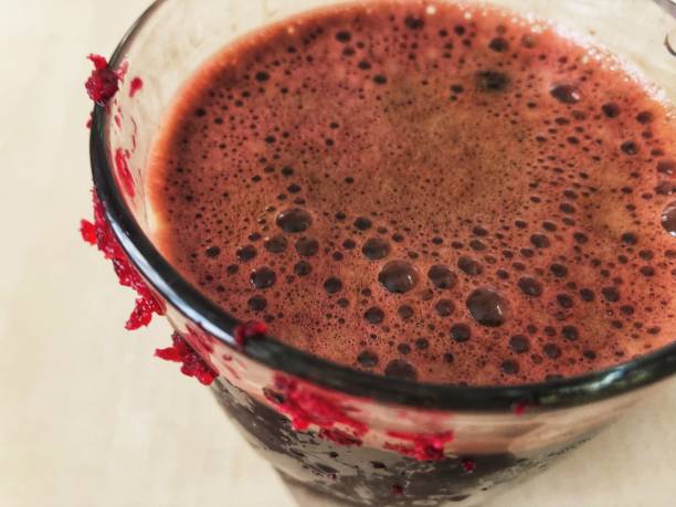 glass of fresh beet juice - beet imagens e fotografias de stock