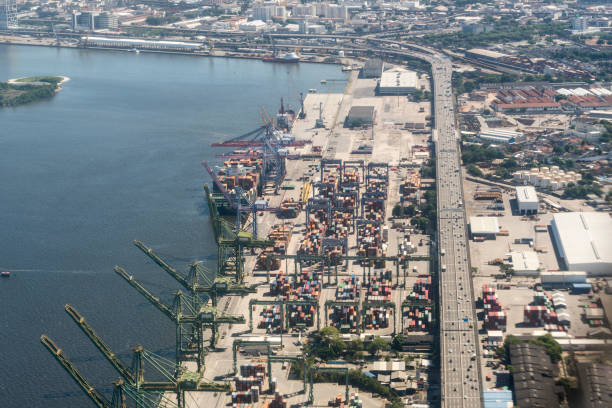 istock Port container base and highway Rio de Janeiro 1131277541