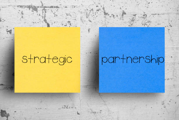 istock Sticky note on concrete wall, Strategic Partnership 1131316283