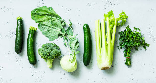 kitchen - fresh green organic vegetables on worktop - kohlrabi turnip cultivated vegetable imagens e fotografias de stock